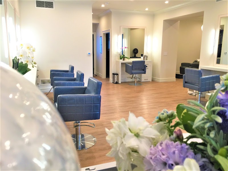Charme and Cheveux A Salon