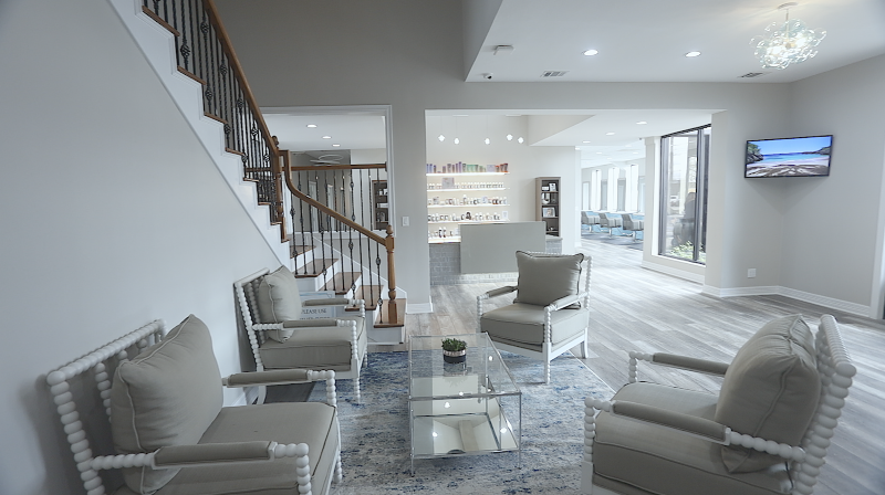 Waves Salon | The Woodlands