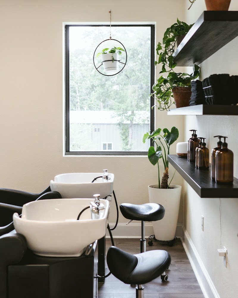 Salon Linen | The Woodlands