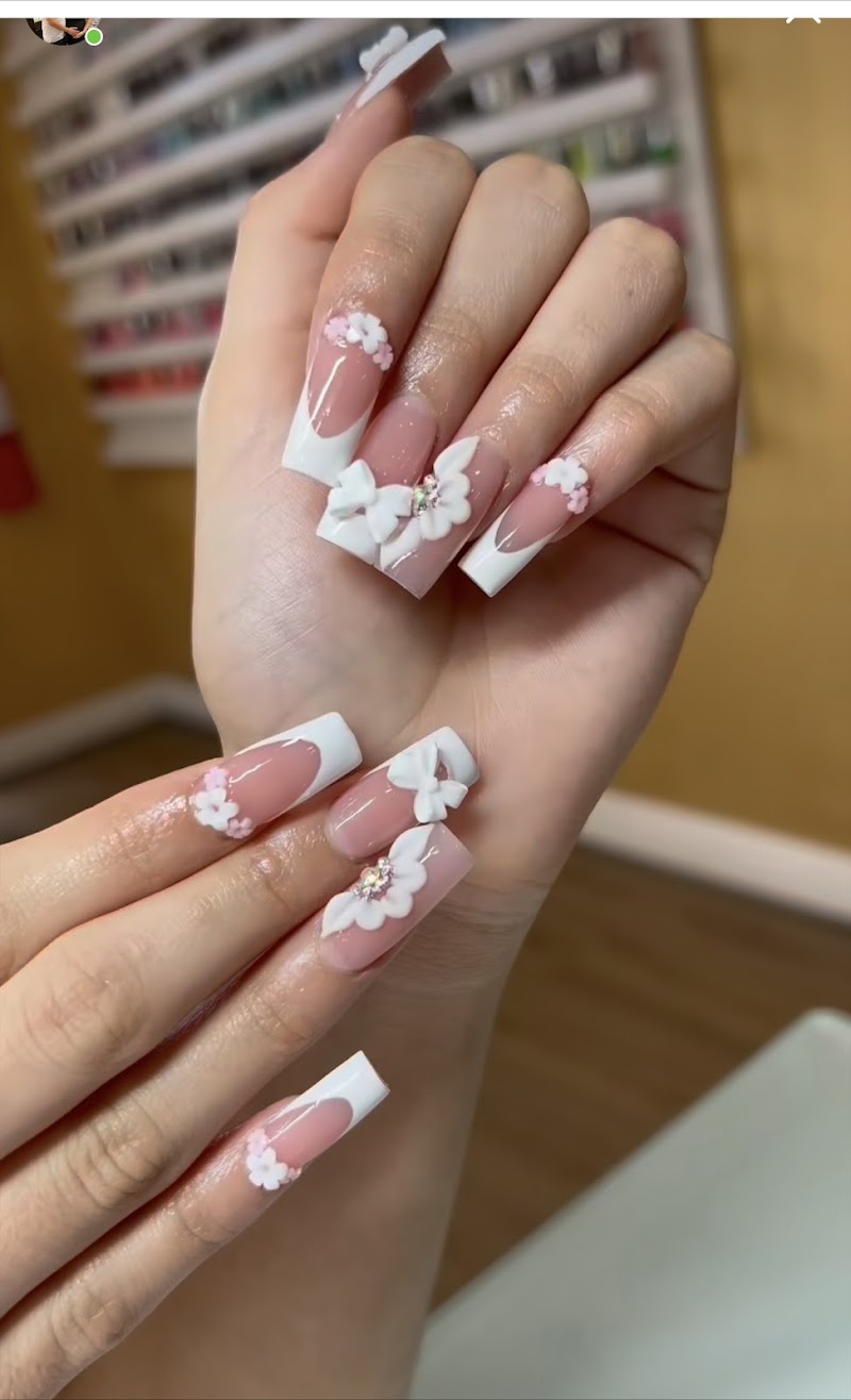 Dina Nails