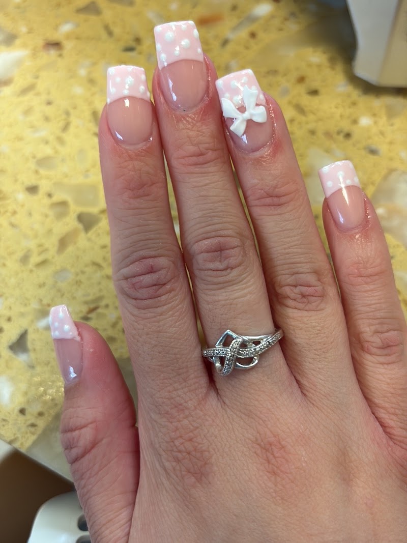 Luxury Nails & Spa
