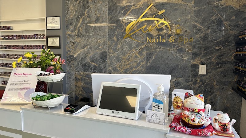 Lux Nails & Spa