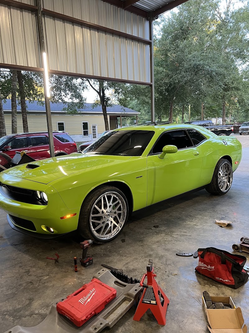 Greazy mechanic shop