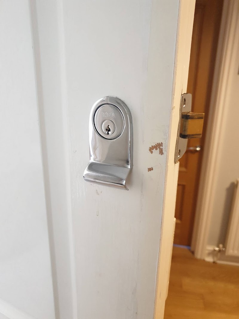 Louie Locksmith Corby