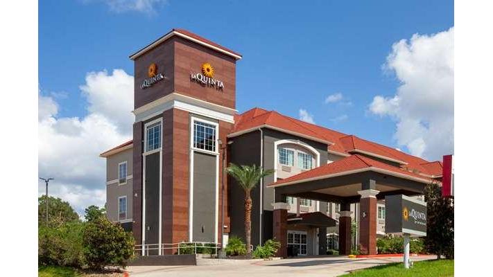 La Quinta Inn & Suites by Wyndham Cleveland TX