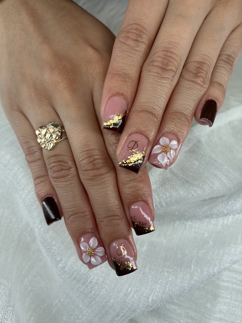Q Nails & Spa