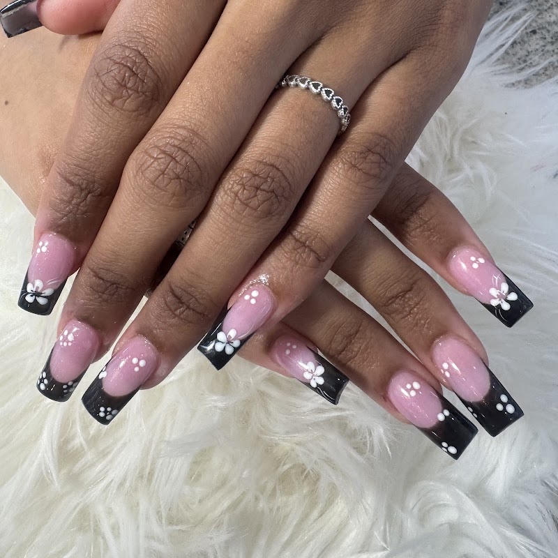Che Nails & Lash Studio