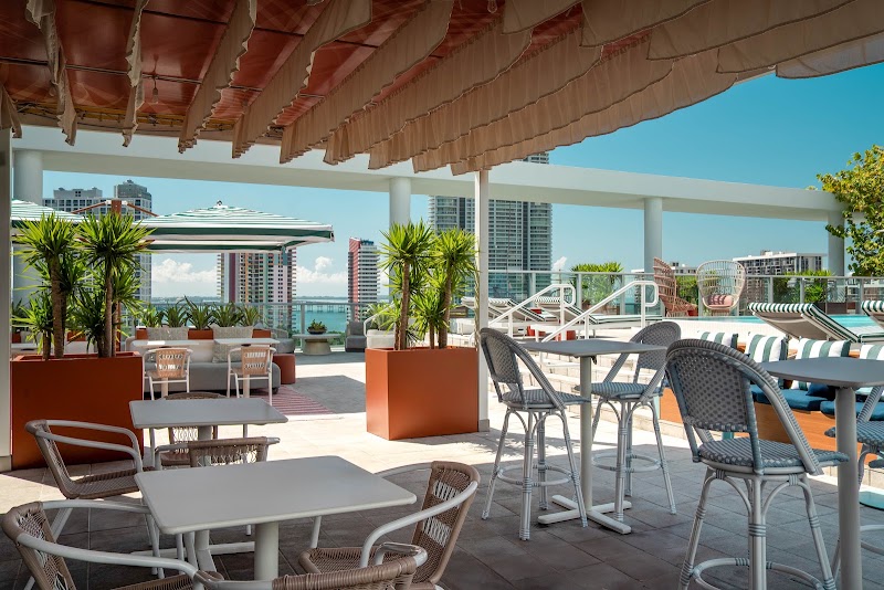 Vista Rooftop Bar and Lounge