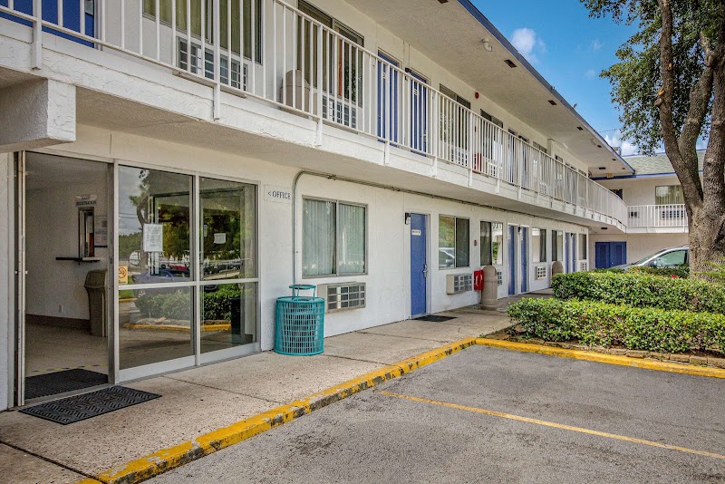 Motel 6 Conroe, TX