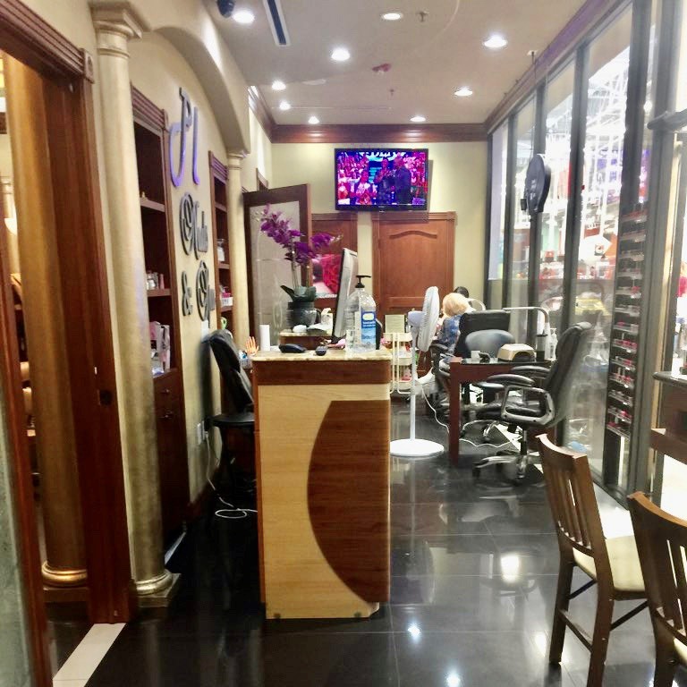 P L Nail Spa