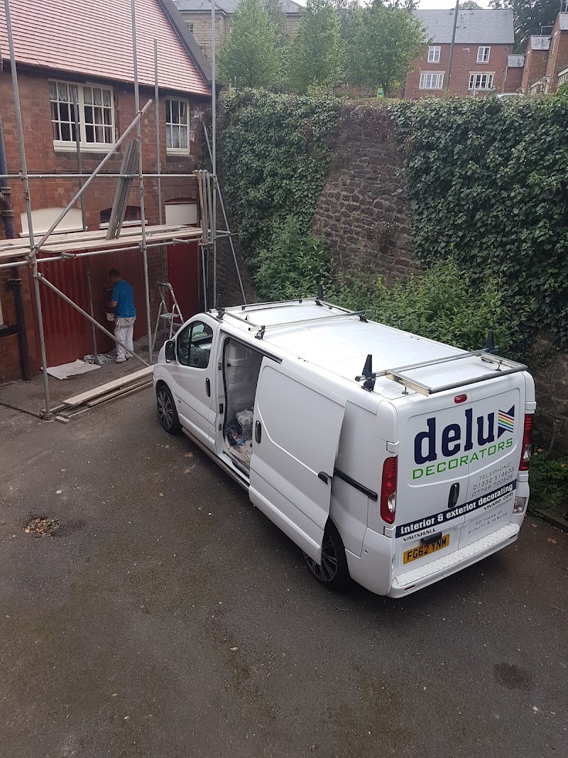 Deluxe Decorators