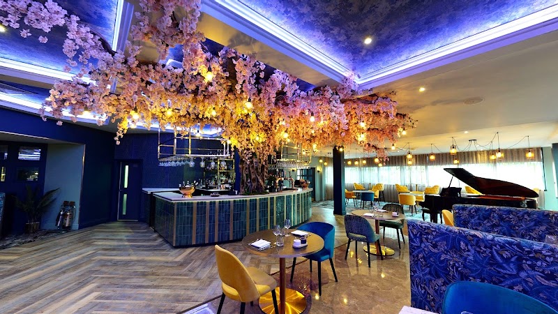 Blossoms Restaurant & Bar