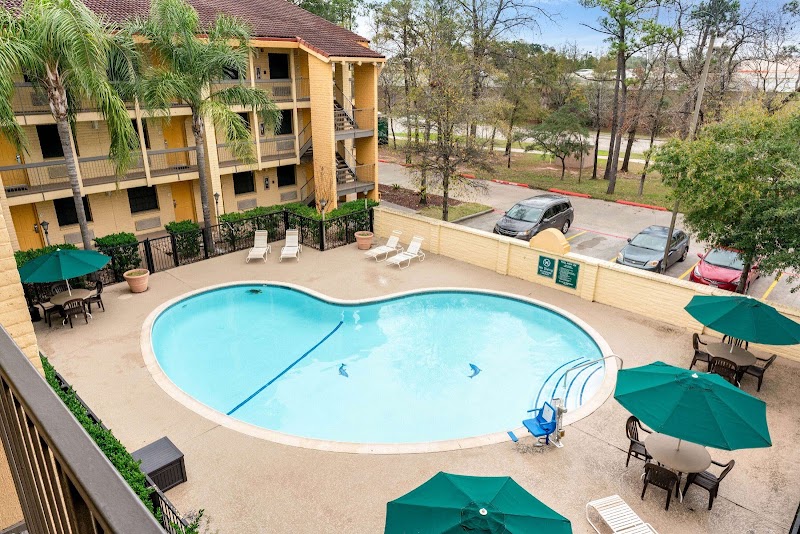 Super 8 by Wyndham The Woodlands North