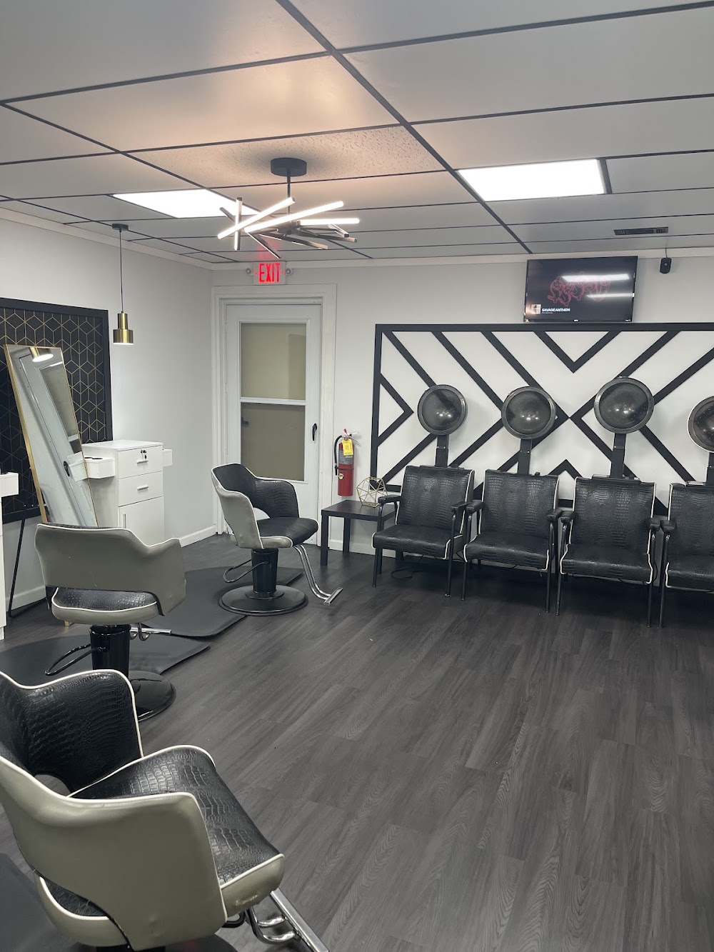 SWAG SALON SUITES