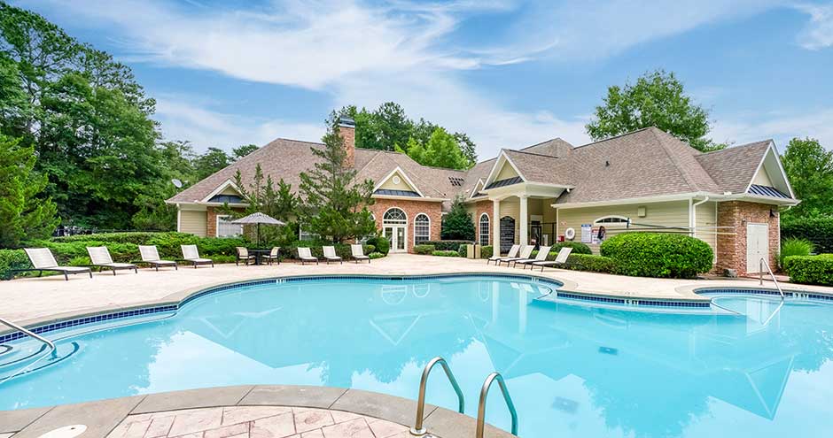 Alexander Crossing Apartments & Townhomes